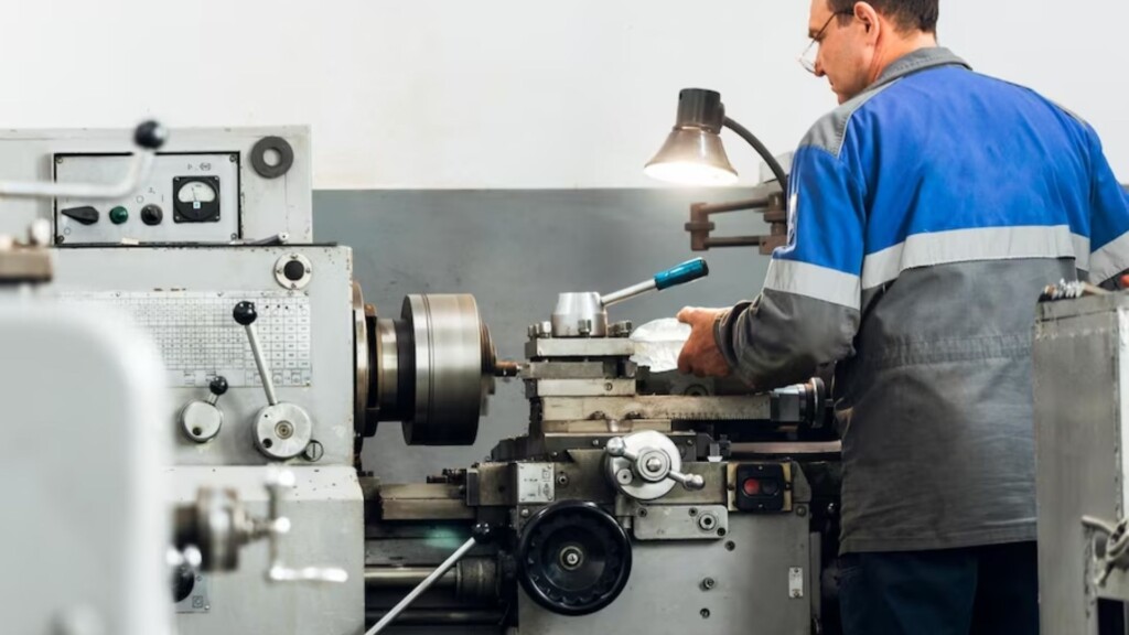 A Guide to Manual Lathe Machines