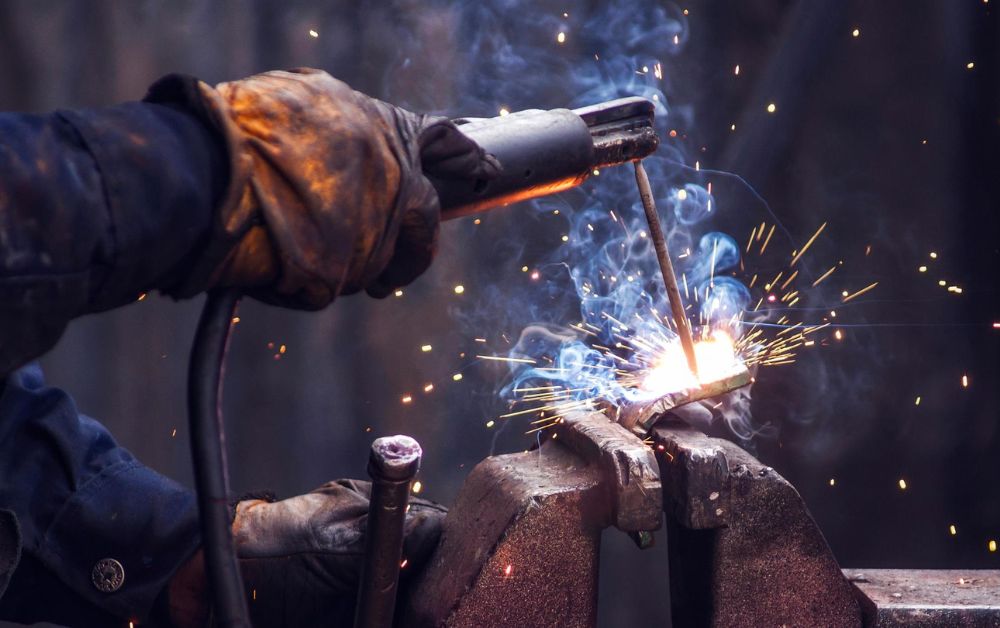 What is Manual Welding?
